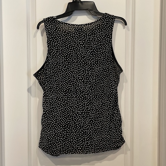 Ladies top. - Picture 3 of 3